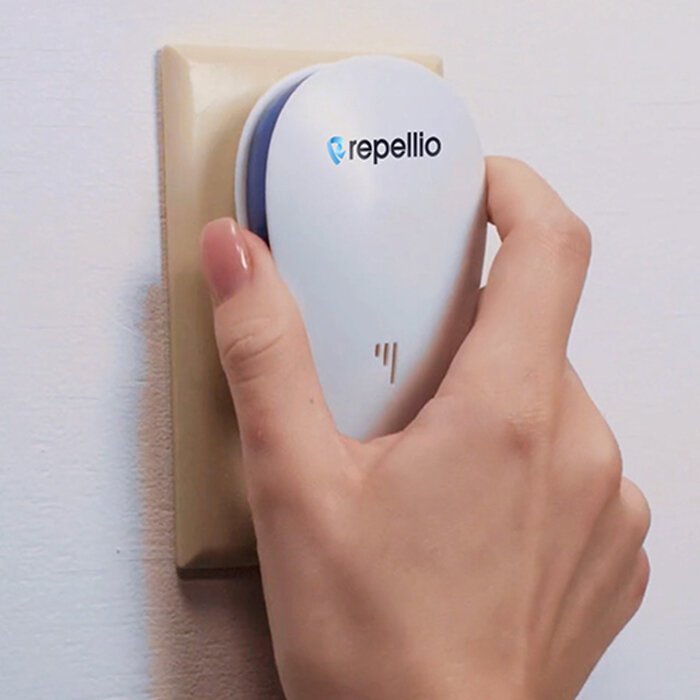 Step 1 - Plug in Repellio